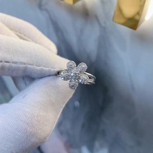 Classic 925 sterling silver ring with micro-paved flower design and double split band