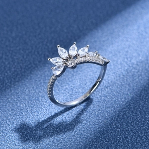 Bague couronne en argent sterling S925 avec zircons marquises et ronds en finition argent