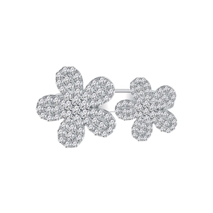Sparkling S925 sterling silver daisy ring with micro-pave crystals in a dual flower design
