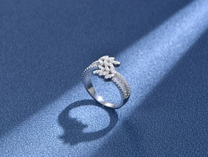Detail of 925 silver ring featuring micro-pave leaf patterns with sparkling cubic zirconia