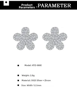 Vue détaillée des boucles d'oreilles fleur en argent S925 et oxydes de zirconium