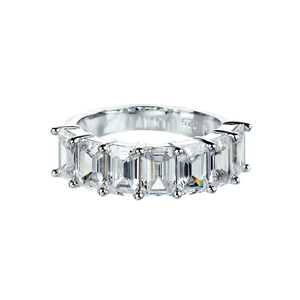 Bague en argent sterling 925 avec zircons taille émeraude et sertissage à griffes chic