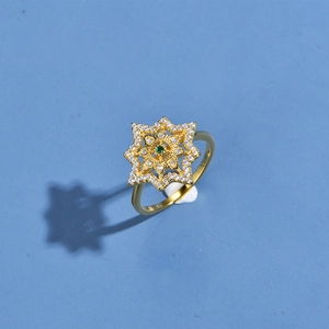 Elegant 18K gold plated 925 silver star ring with green gemstone and pavé diamonds