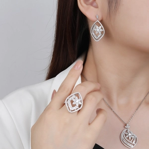 Sparkling S925 sterling silver geometric diamond flower jewelry set with pavé cubic zirconia