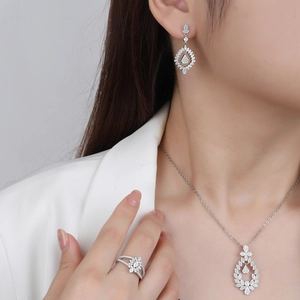 Elegant S925 sterling silver jewelry set with leaf design necklace and drop earrings