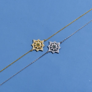 Collana in argento sterling 925 placcata oro 18k con stella, diamanti e gemma verde scura