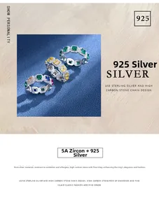 Makroaufnahme von Zirkonia-Ringen in 925er Silber auf blauem strukturiertem Stoff