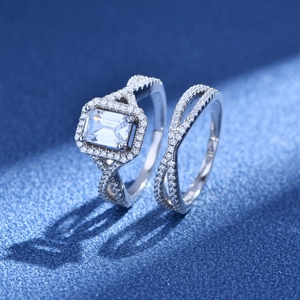 Ensemble de deux bagues en argent S925 avec pierre émeraude et cristaux pavés