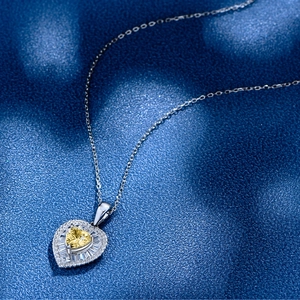 925 silver necklace with heart-cut yellow gem and sparkling diamond halo frame