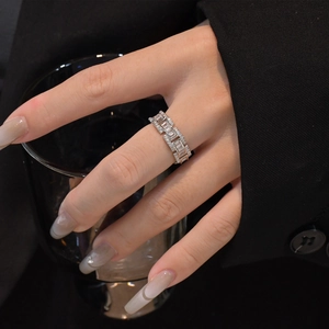 Elegant 925 silver link ring with sparkling baguette and round cubic zirconia stones