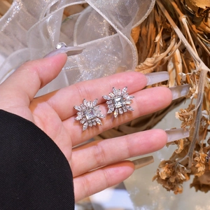 Boucles d'oreilles flocon de neige en argent S925 avec cristaux brillants micro-pavés