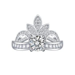 925 Sterling Silver Crown Clover Ring featuring round center diamond and leaf patterns
