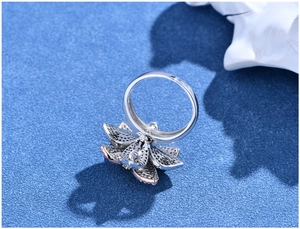 Dettaglio della struttura cava sul retro e placcatura in argento S925 dell'anello