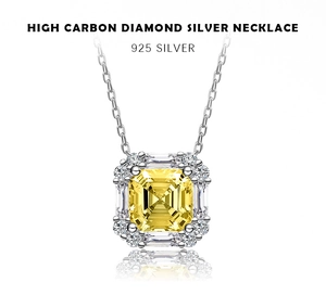 Détail du pendentif diamant jaune taille radiant avec sertissage en argent 925