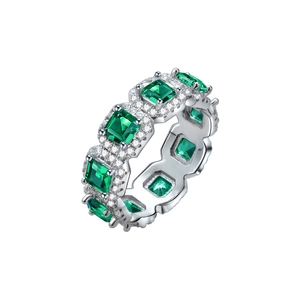 Ring aus Sterlingsilber mit grünem Smaragdschliff und Pavé-Diamant-Akzenten
