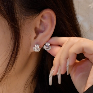 U-shaped S925 sterling silver stud earrings with emerald cut rectangle cubic zirconia