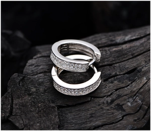 Détails des créoles en argent sterling S925 serties de pavé de pierres de zircone blanc