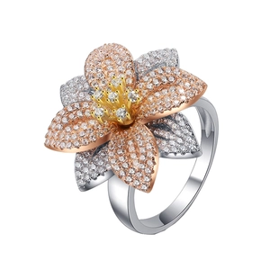 Elegante anello a fiore in argento S925 con placcatura a tre colori e zirconi micro