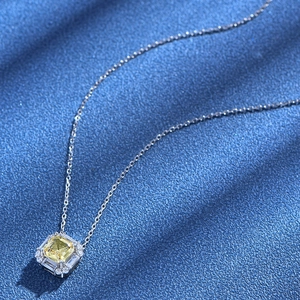 Collier élégant en argent sterling 925 avec pendentif en diamant jaune de forme carrée