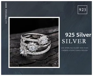 Gros plan détaillé de la bague flocon de neige triple couche en argent 925 avec zircons