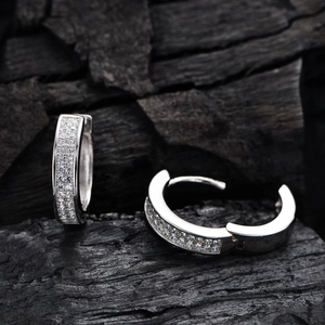 Boucles d'oreilles huggies classiques en argent 925 avec deux rangées de zircons pavés