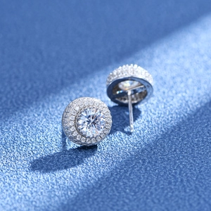 Boucles d'oreilles luxueuses en argent 925 avec zirconiums micro-pavés au design halo brillant