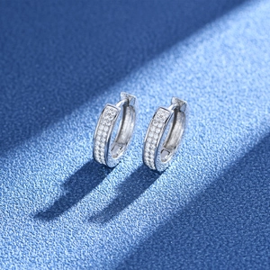 Boucles d'oreilles créoles classiques en argent 925 avec double rangée de zircons blancs