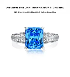 Makro-Detail von 5,6 Karat Aquamarinblauem Ring mit Strahlenschliff und 925 Silberring