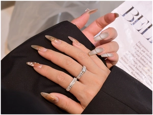 Close-up of stacked 925 silver rings featuring rectangle-cut zircon stones on a model