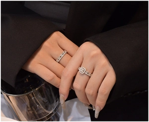 Close-up of S925 silver hourglass rings with clear zircons on a model's finger
