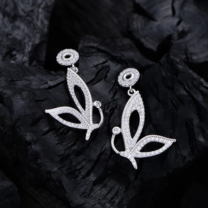 Élégantes boucles d'oreilles papillon en argent S925 avec zircons blancs micro-paves