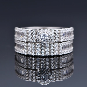 Sparkling S925 silver snowflake halo ring set with micro-pave diamonds on dark background