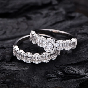 Sparkling S925 sterling silver snowflake ring set with micro-pave crystals on charcoal base