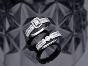 Détails de bagues en argent S925 avec zircons rectangulaires et sertissage pavé