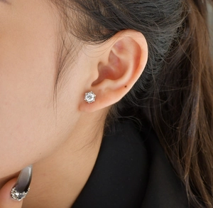 Close-up of a 925 sterling silver snowflake stud earring with a 5mm round cubic zirconia
