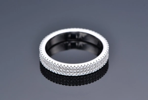 Macro shot of 925 silver ring featuring three rows of pavé set sparkling cubic zirconia