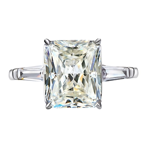 Bague trois pierres avec diamant radiant de 10,5 ct et pierres latérales en argent 925