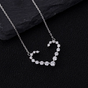 Elegante collana in argento sterling S925 con pendente a cuore e pietre di zircone 5A