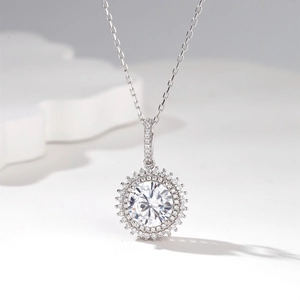 Collier tournesol en diamant à haute teneur en carbone 9,5mm en argent 925 avec halo
