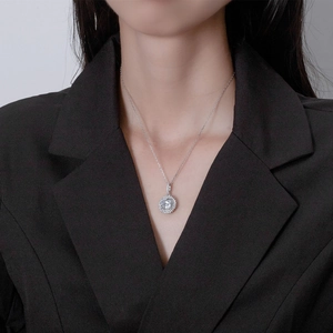 Collier halo en argent 925 avec pendentif diamant de 9,5mm à taille brillant éclatante
