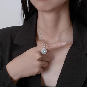Collier en argent 925 avec pendentif diamant de 9,5 mm serti en halo de fleurs