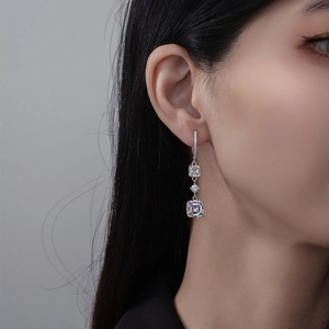 Boucles d'oreilles pendantes en argent 925 avec diamants carbone taille Asscher et design étagé