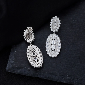Boucles d'oreilles pendantes luxueuses en argent 925 avec pavé et pierres en goutte