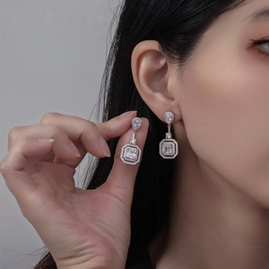925 Sterling Silber Smaragdschliff Quadrat Ohrstecker mit Birnen Halo für Damen