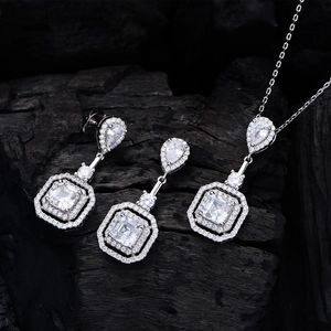 Parure de bijoux en argent 925 avec diamants taille carrée et pendentif style halo