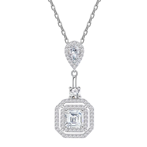 Collier en argent 925 avec pendentif carré halo et accents de pierres scintillantes