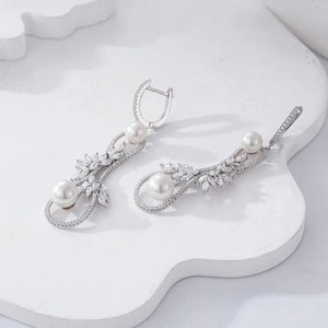 Boucles d'oreilles pendantes perle infini en argent et oxydes de zirconium brillants