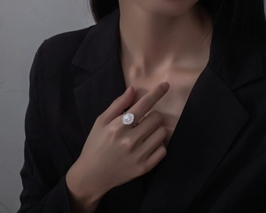 Detail of a 925 silver ring with 6mm sparkling moissanite on a model's hand