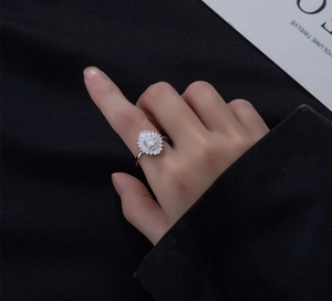 Close-up of 925 silver ring featuring a floral 6mm solitaire high carbon diamond design