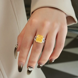Luxurious 925 silver ring with 13ct yellow radiant cut diamond and white side stones